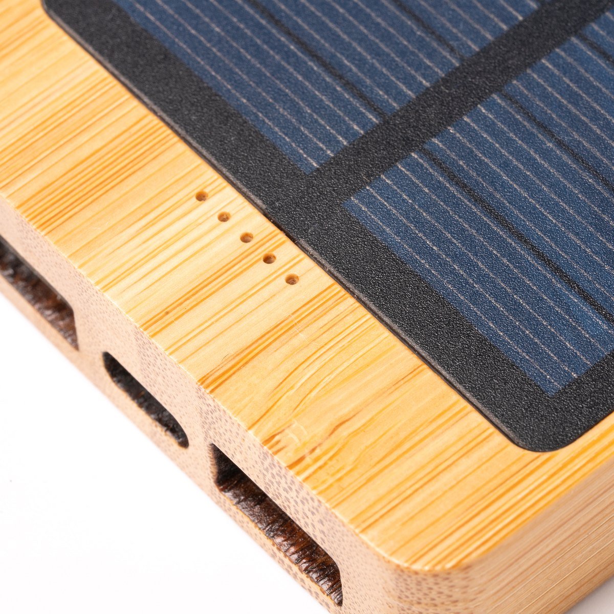 Autre vue : Batterie solaire bambou 5 000 mAh
